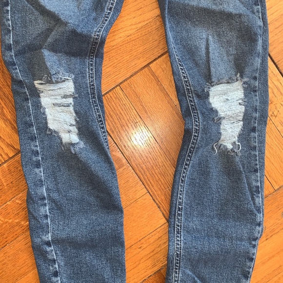 TOPSHOP “JAMIE” RIPPED SKINNY JEANS - Picture 3 of 4